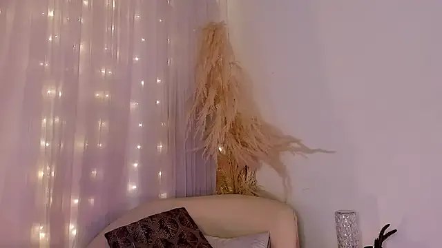 Charlotte__08 on StripChat