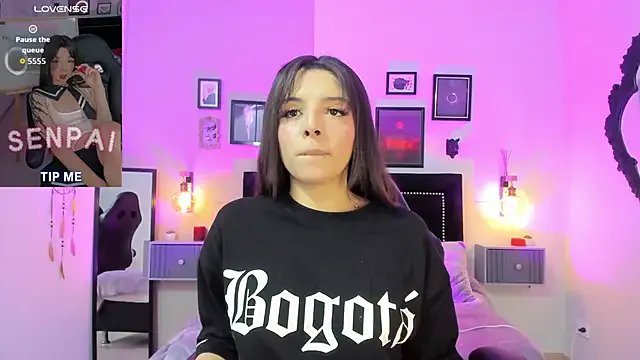 Charlotte__Benett on StripChat