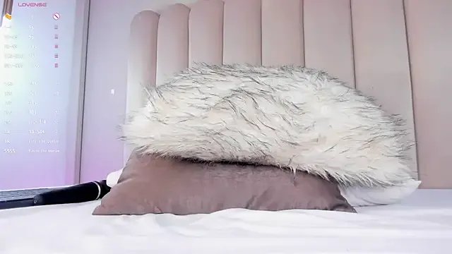 CharlotteDupontt on StripChat