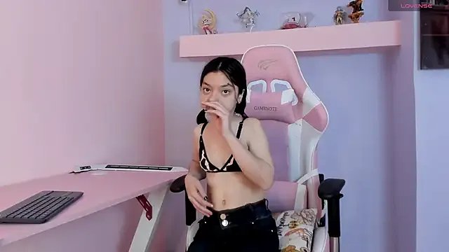 CharlotteMuller on StripChat