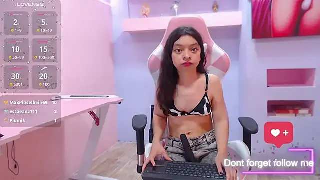 CharlotteMuller on StripChat