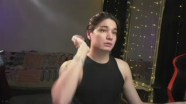 StripChat cherrydany is Freechat cherrydany — tshirts off