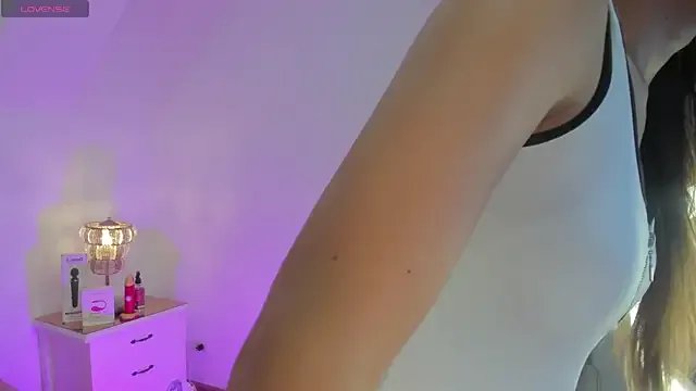 cherrylady_02 on StripChat