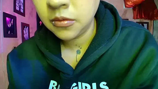 cherryy_bombshelll on StripChat