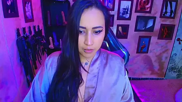 cherryy_bombshelll on StripChat