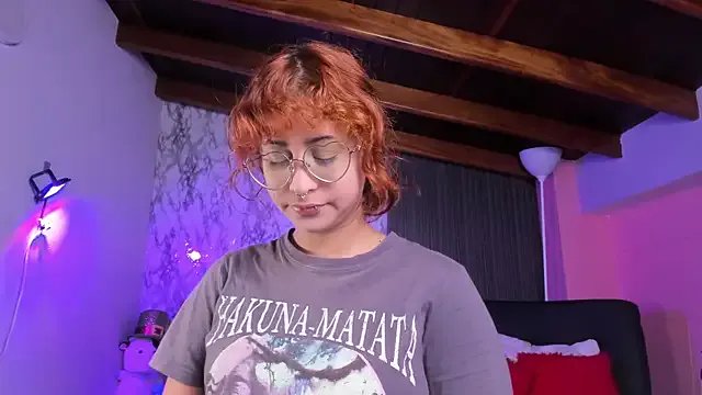 chloe_blue on StripChat