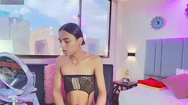 Chloe_Cherry21 on StripChat