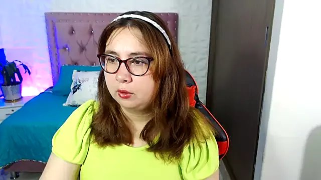 chloe_prg on StripChat