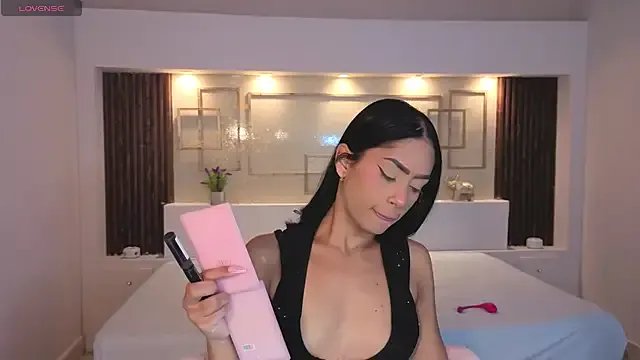 ChloeMoon9 on StripChat