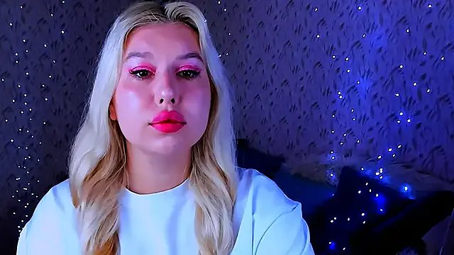 ChloeRicc on StripChat