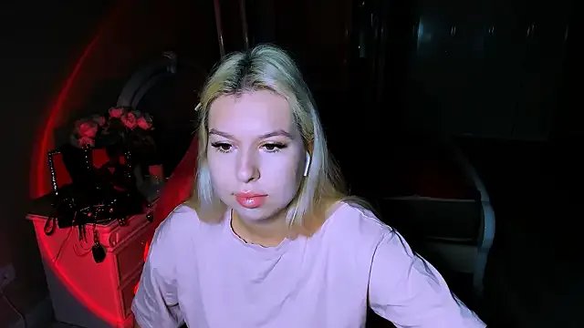 ChloeRicc on StripChat