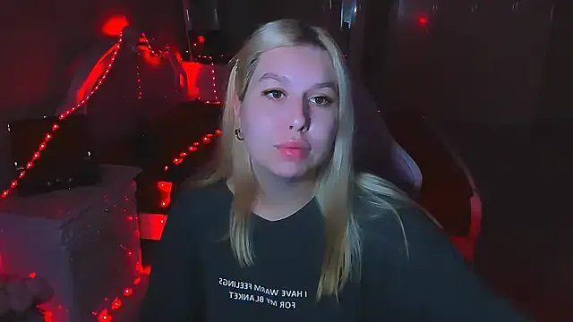 ChloeRicc on StripChat