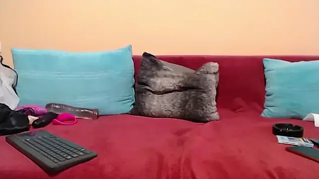 christine33 on StripChat