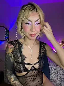 Cinamoonn on StripChat