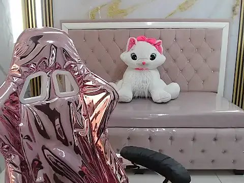 clara_evanss_s on StripChat