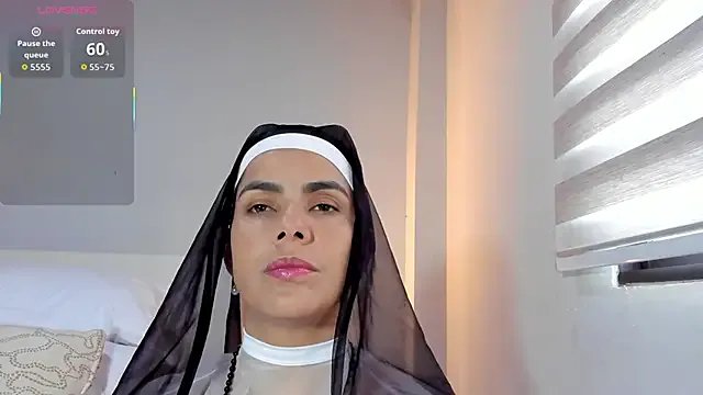 ClaraMariaMon on StripChat