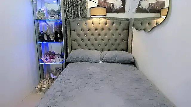 Claudia_empress on StripChat