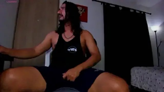 Cloudy_pigDude on StripChat