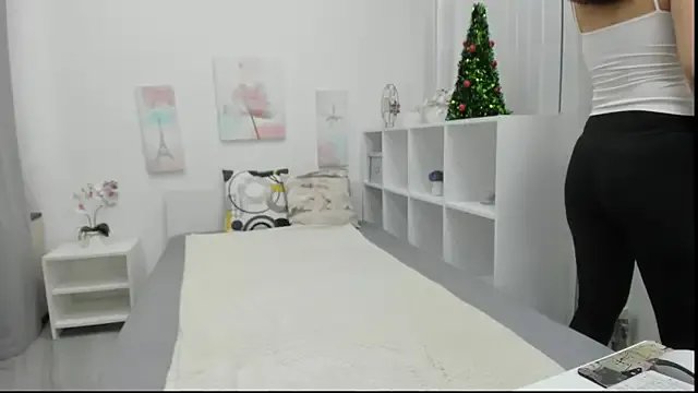 Comely_Camillla on StripChat