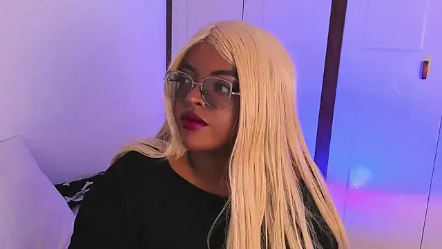 conielaurenth on StripChat