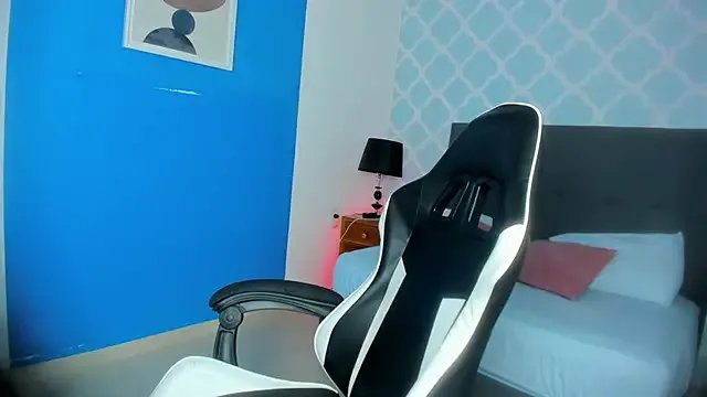 cora_22 on StripChat