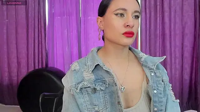 Coral_Gibson on StripChat