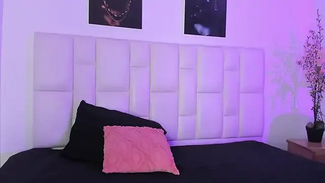 CoralieBronson on StripChat