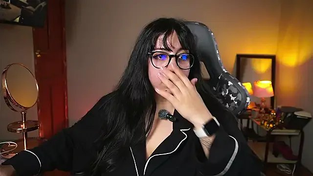 coraline_latin on StripChat