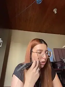 Freechat CoraVibes on StripChat