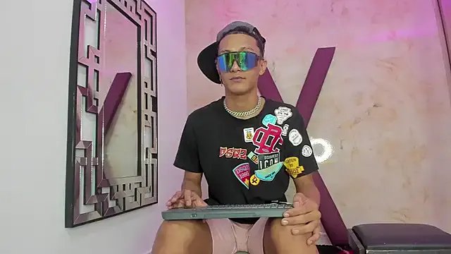 COUPLES_BOYS on StripChat