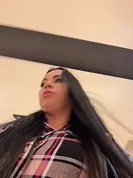 CrazzyChicks on StripChat