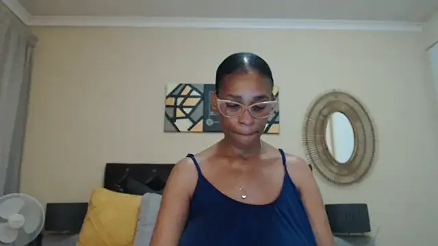 Creamyass22 on StripChat