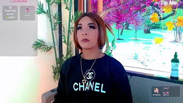 Cristal_Villael on StripChat