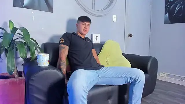 Cristopher_strong on StripChat