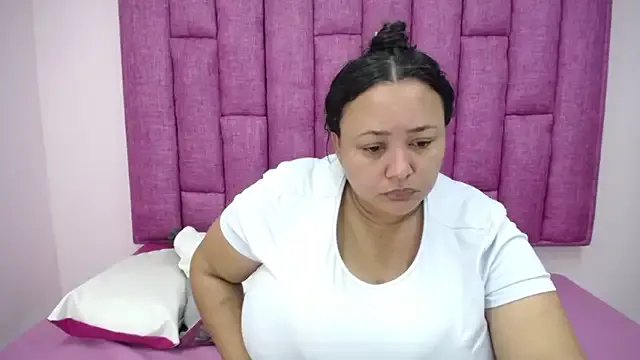 CrushOnMe_ on StripChat