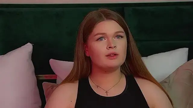 CrystalLyons on StripChat