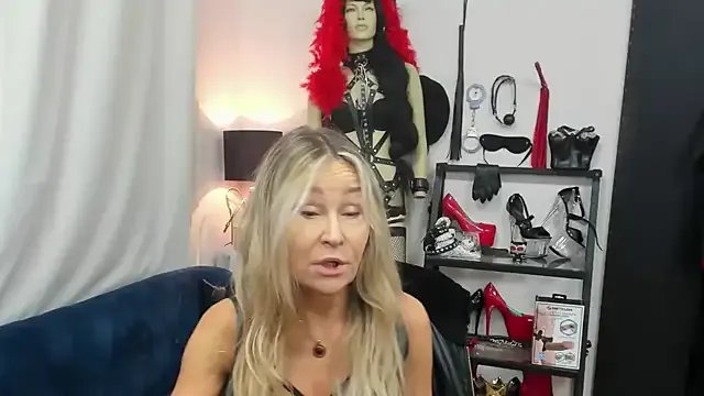 crystaLUX on StripChat