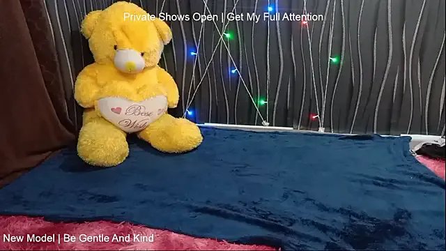 Cuckqueen-Khushi — HAPPY Hug DAY , Pussy View