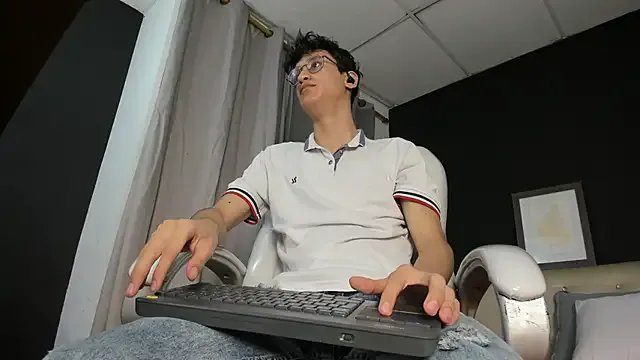 Cum_hunters on StripChat