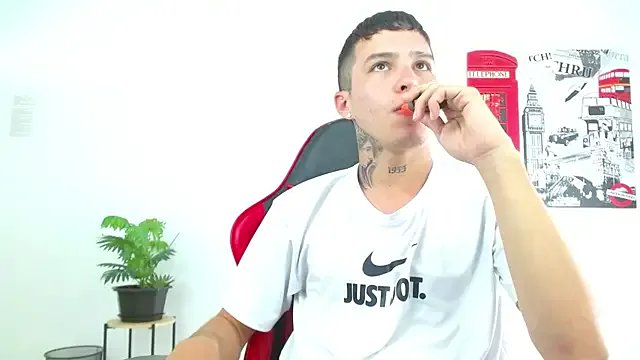 Cumandres18 on StripChat