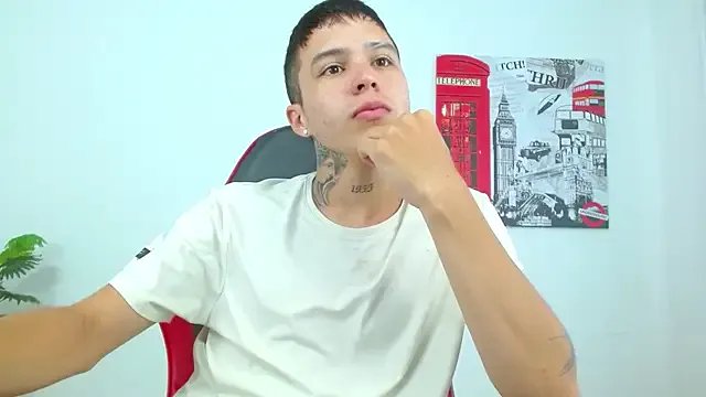 Cumandres18 on StripChat