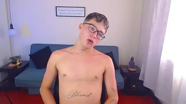 Cumandres18 on StripChat