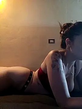 Freechat CurlyElisa on StripChat