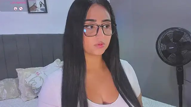 curvy_jhacky on StripChat