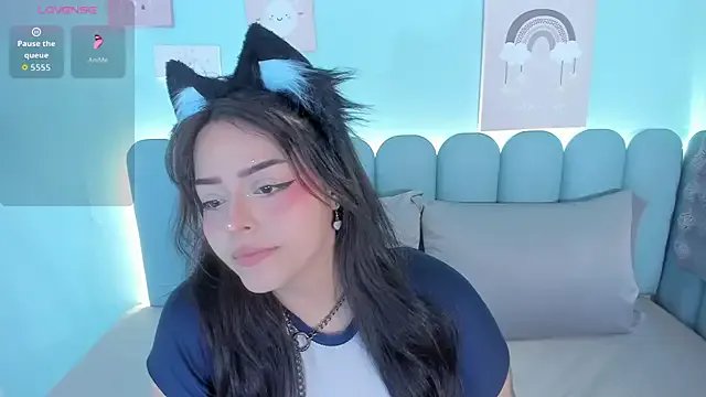 curvy_rousi on StripChat