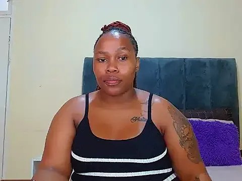 curvycloe1 on StripChat