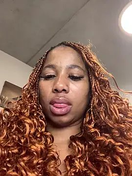 CurvyDesire1 on StripChat