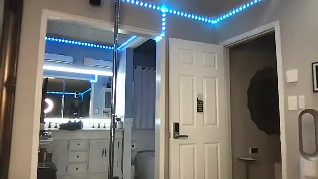 Freechat curvyfunlover on StripChat