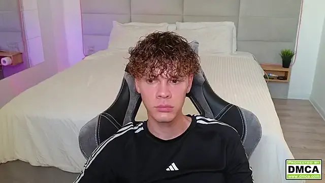 cute_thomas on StripChat