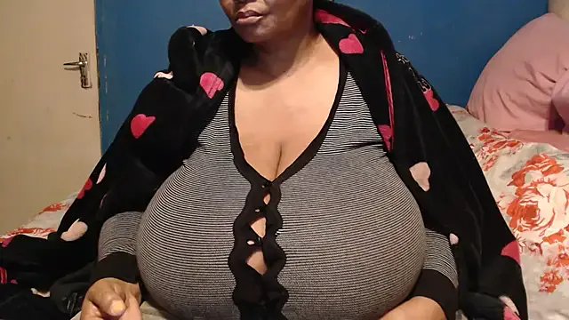 CUTEFIRMMELONSS on StripChat